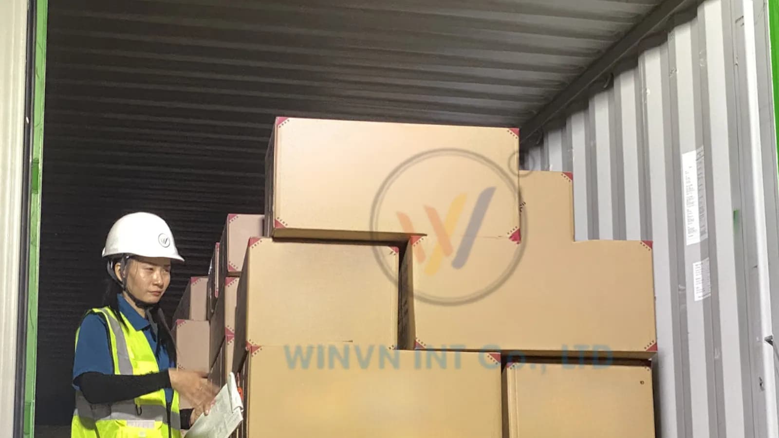 How a Loofah Container Is Loaded for Export